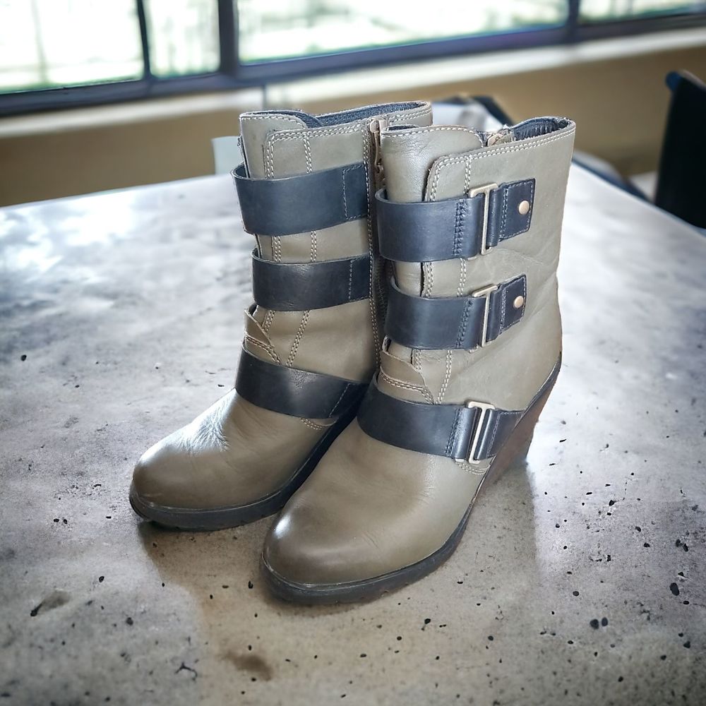 Stylish Tan and Black Women's Boots